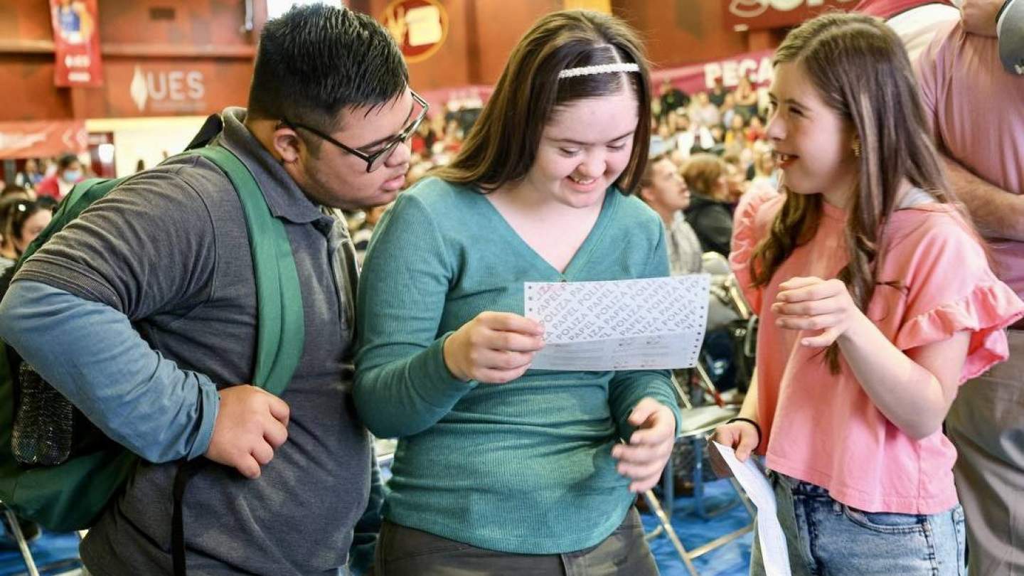 Gobernador Durazo abre convocatoria de Beca-Terapias 2025